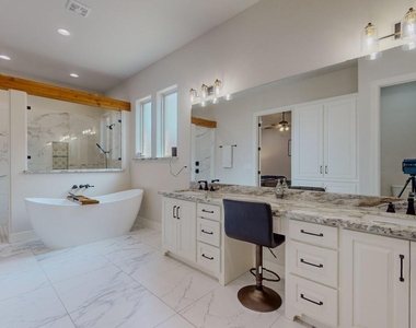 112 Pindo Palm Drive - Photo Thumbnail 25