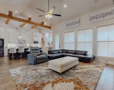 112 Pindo Palm Drive - Photo Thumbnail 15
