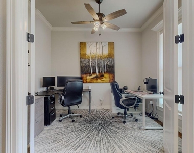 112 Pindo Palm Drive - Photo Thumbnail 2