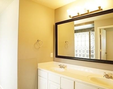 18439 Ranch View Trail - Photo Thumbnail 4