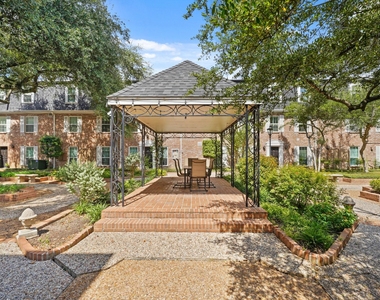 357 N Post Oak Lane - Photo Thumbnail 18