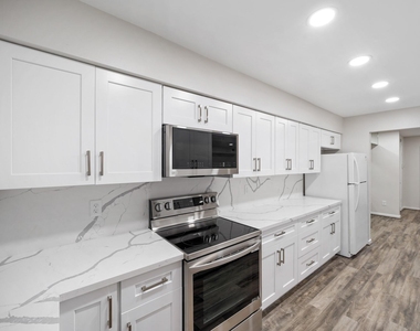 357 N Post Oak Lane - Photo Thumbnail 4