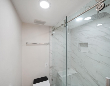 357 N Post Oak Lane - Photo Thumbnail 9