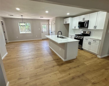 1041 Evanston Street - Photo Thumbnail 3