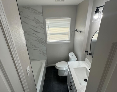 1041 Evanston Street - Photo Thumbnail 8