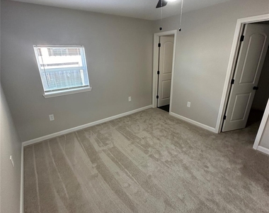 1041 Evanston Street - Photo Thumbnail 4