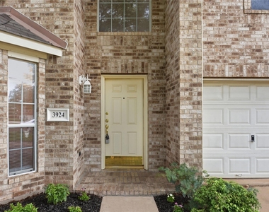 3924 Highland Vale Court - Photo Thumbnail 2