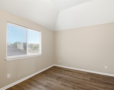 3924 Highland Vale Court - Photo Thumbnail 25