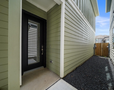 1518 Colonial Gorge Drive - Photo Thumbnail 2
