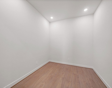 1518 Colonial Gorge Drive - Photo Thumbnail 4