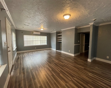 111 Cronin Road - Photo Thumbnail 6