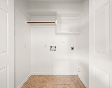 1520 Sherwood Forest Street - Photo Thumbnail 5