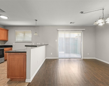 1520 Sherwood Forest Street - Photo Thumbnail 4