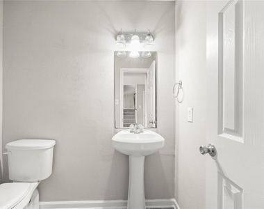 1520 Sherwood Forest Street - Photo Thumbnail 3