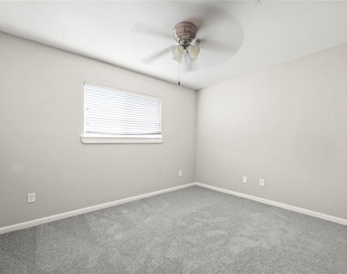 1520 Sherwood Forest Street - Photo Thumbnail 11