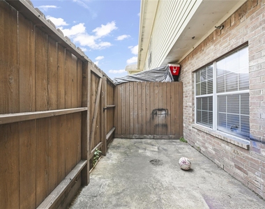 1520 Sherwood Forest Street - Photo Thumbnail 36