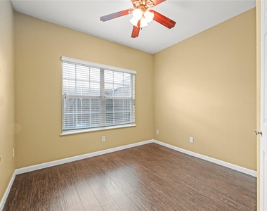 1520 Sherwood Forest Street - Photo Thumbnail 17