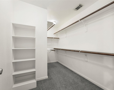 1520 Sherwood Forest Street - Photo Thumbnail 9