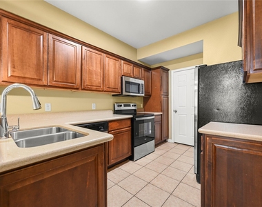 1520 Sherwood Forest Street - Photo Thumbnail 14