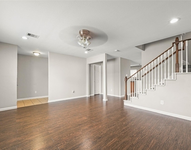 1520 Sherwood Forest Street - Photo Thumbnail 2