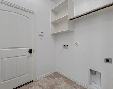 1511 Evermore Manor Lane - Photo Thumbnail 16