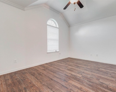 1511 Evermore Manor Lane - Photo Thumbnail 2