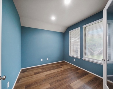 10711 Ashlesha Lane - Photo Thumbnail 18
