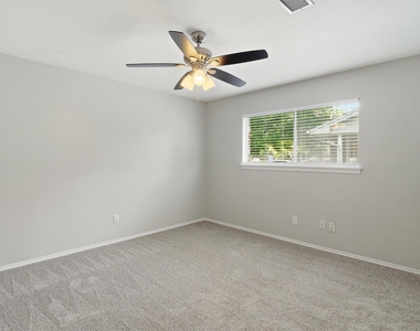 2119 Williamsburg Court S - Photo Thumbnail 14
