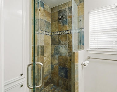 2119 Williamsburg Court S - Photo Thumbnail 12
