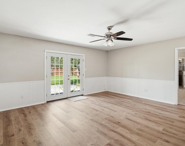 2119 Williamsburg Court S - Photo Thumbnail 4