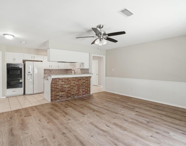 2119 Williamsburg Court S - Photo Thumbnail 5