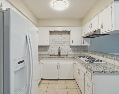 2119 Williamsburg Court S - Photo Thumbnail 8