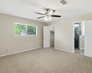 2119 Williamsburg Court S - Photo Thumbnail 9