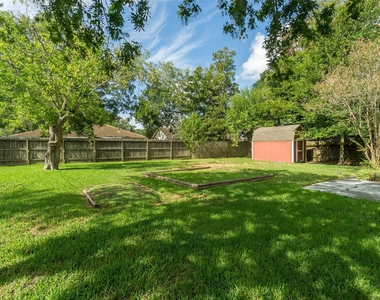 2119 Williamsburg Court S - Photo Thumbnail 19