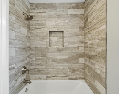 2119 Williamsburg Court S - Photo Thumbnail 16