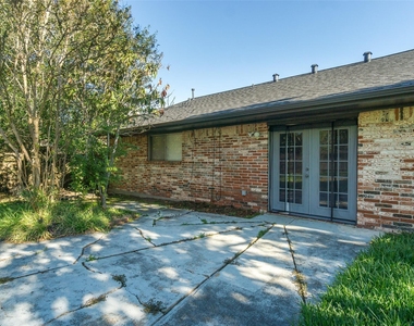 2119 Williamsburg Court S - Photo Thumbnail 18