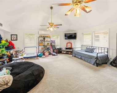 19302 Forest Fern Court - Photo Thumbnail 14