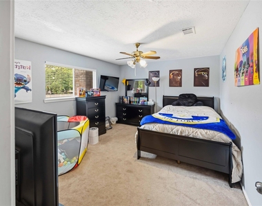 19302 Forest Fern Court - Photo Thumbnail 18