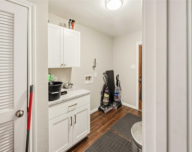 19302 Forest Fern Court - Photo Thumbnail 9