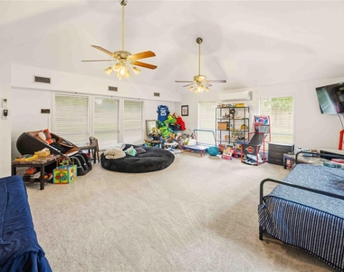 19302 Forest Fern Court - Photo Thumbnail 13