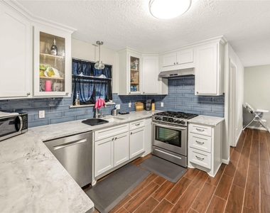 19302 Forest Fern Court - Photo Thumbnail 4