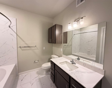 2102 Antoine Drive - Photo Thumbnail 7