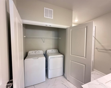 2102 Antoine Drive - Photo Thumbnail 8