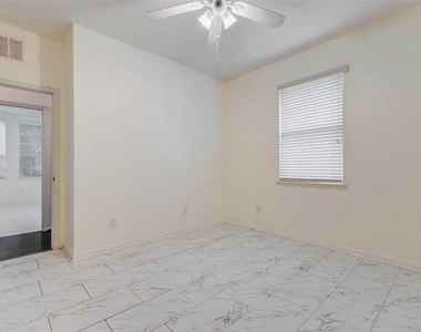 7434 Jacobs Well Drive - Photo Thumbnail 8