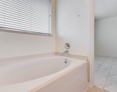 7434 Jacobs Well Drive - Photo Thumbnail 14