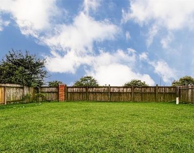 7434 Jacobs Well Drive - Photo Thumbnail 25