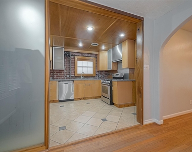 306 Graceland Street - Photo Thumbnail 17
