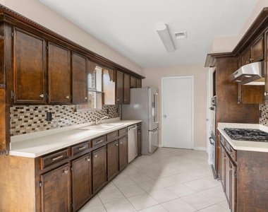706 Shenandoah Drive - Photo Thumbnail 13