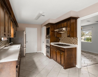 706 Shenandoah Drive - Photo Thumbnail 14