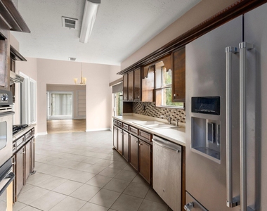 706 Shenandoah Drive - Photo Thumbnail 16